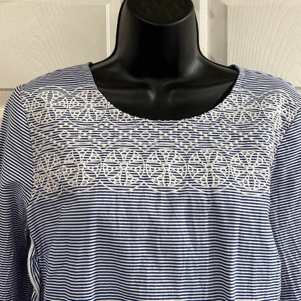 Crown & Ivy Size Medium Blue and White Pinstriped. - Picture 2 of 8